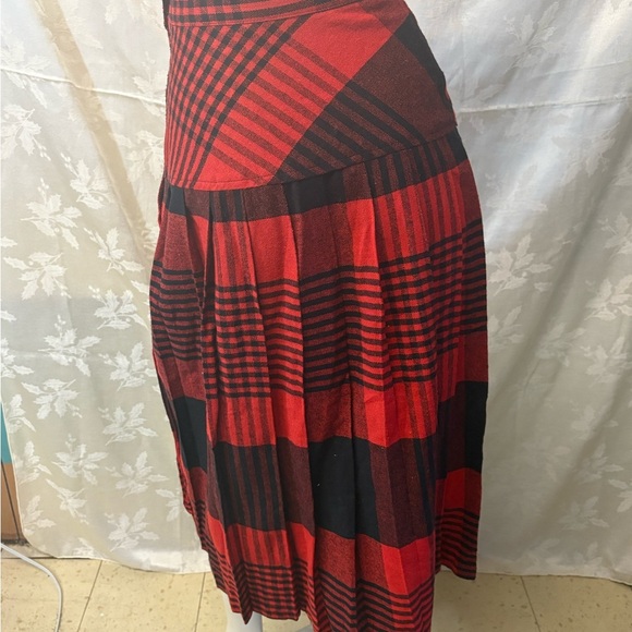 Vintage Marilyn Togs Red and Black Midi A-line Pleated Skirt - Picture 5 of 8